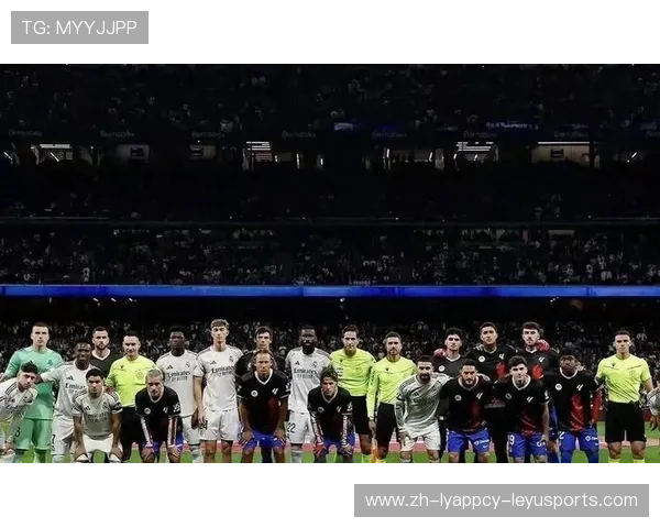 赫伊森赛前参与反歧视活动合影你来干啥为马德里德比增添人文色彩 赫伊森赛前参与反歧视活动合影你来干啥为马德里德比增添人文色彩